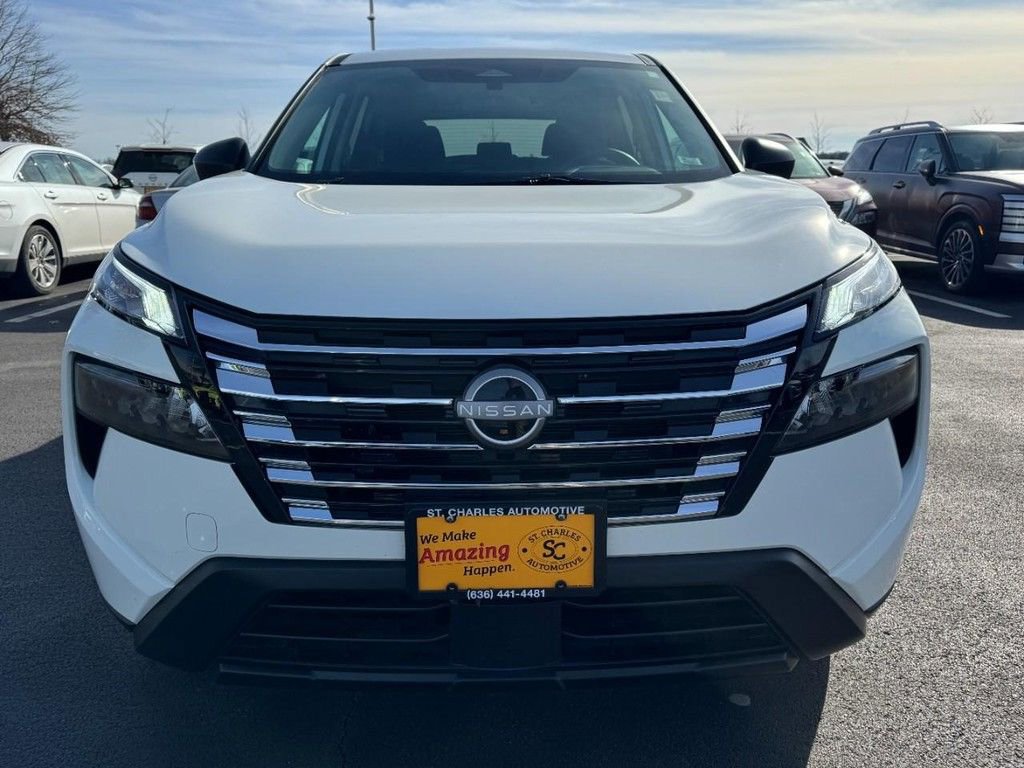 Used 2025 Nissan Rogue S image 9