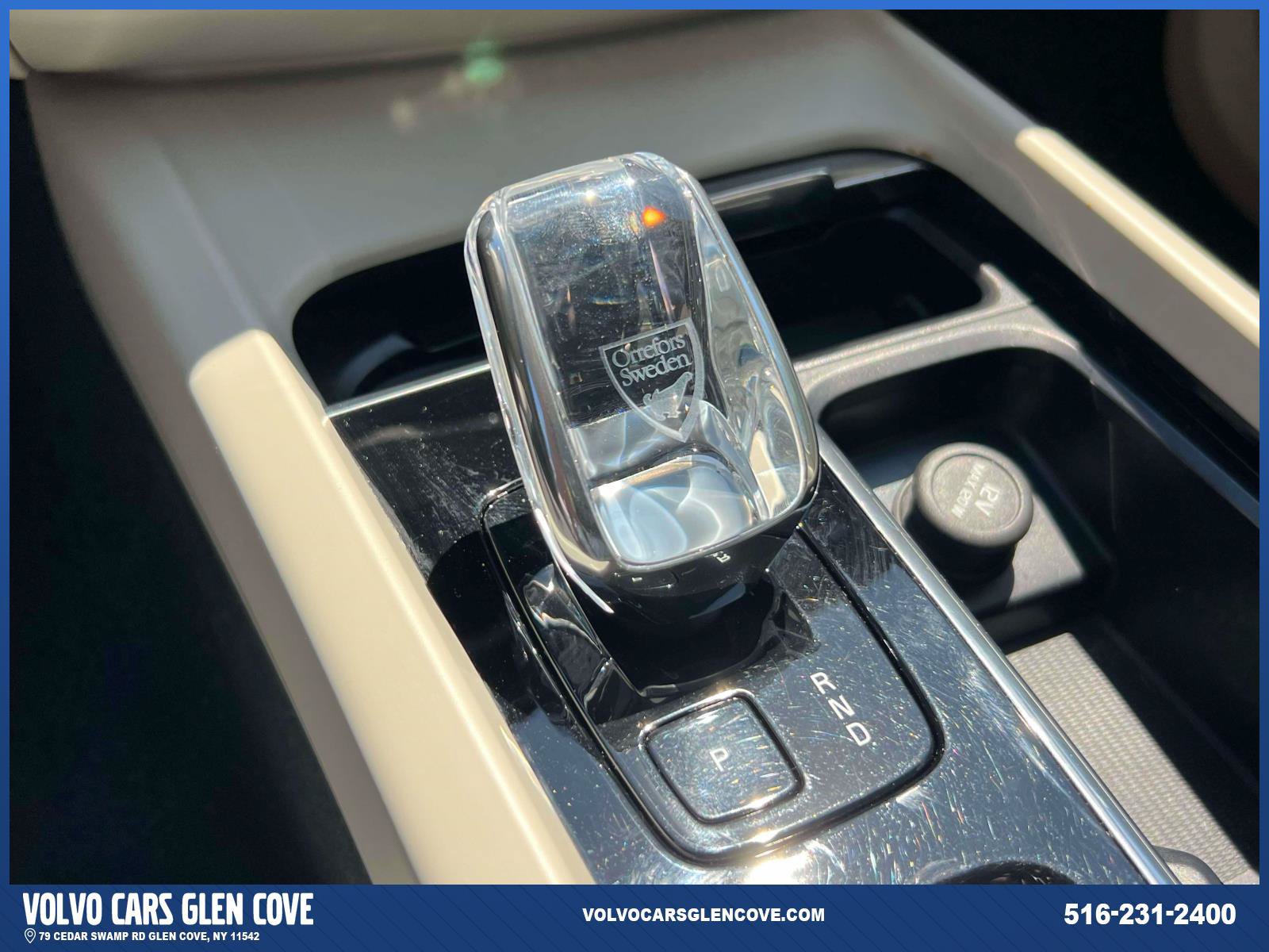 Certified 2024 Volvo XC60 B5 Ultimate w/ Protection Package Premier AWD/4WD image 28