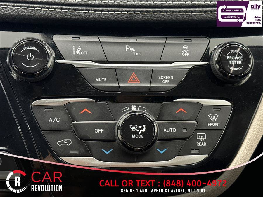 Used 2024 Chrysler Pacifica Limited FWD image 51