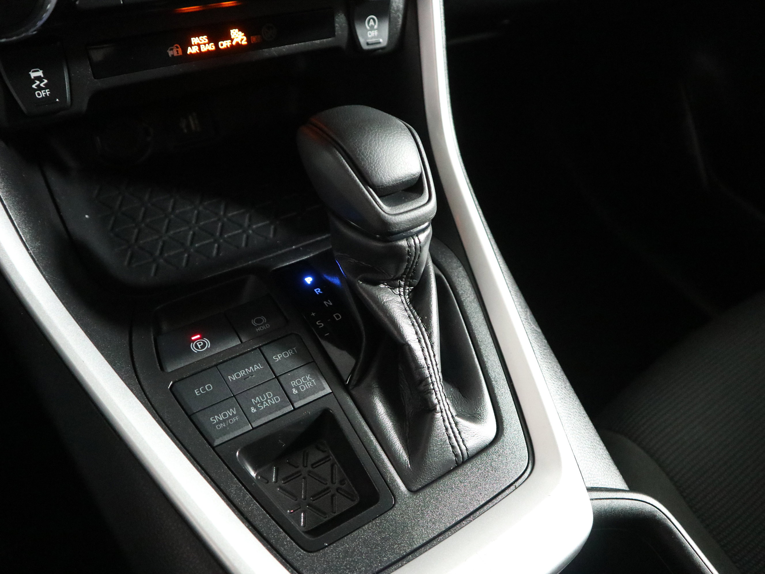 Used 2024 Toyota RAV4 LE AWD/4WD image 22