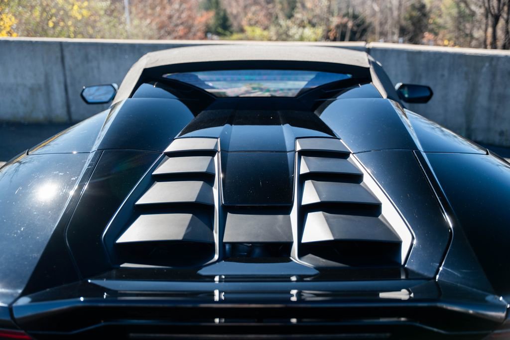 Used 2021 Lamborghini Huracan EVO RWD image 27