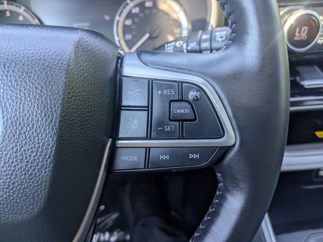 Used 2024 Toyota Highlander XLE AWD/4WD image 22