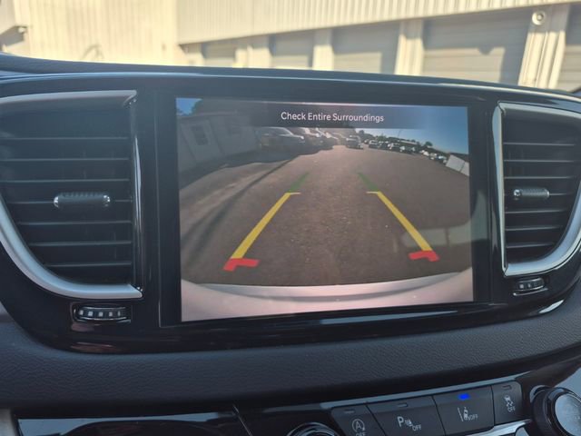 Used 2023 Chrysler Pacifica Touring-L image 18