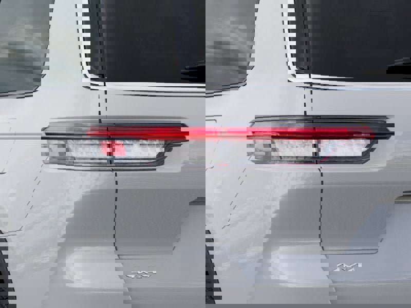 New 2025 Jeep Grand Cherokee L Laredo image 14