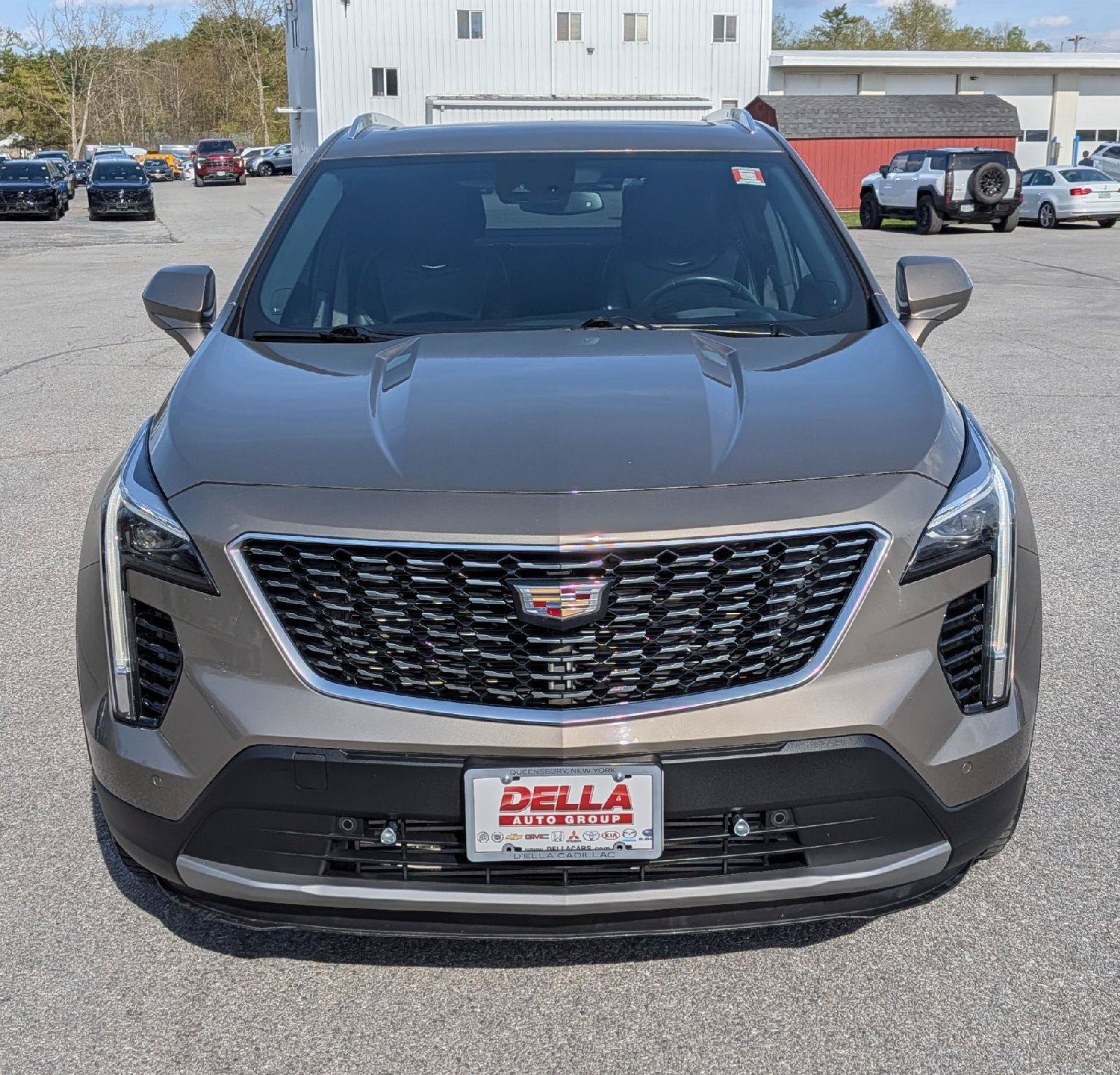 Used 2020 Cadillac XT4 Premium Luxury w/ Technology Package AWD/4WD image 2