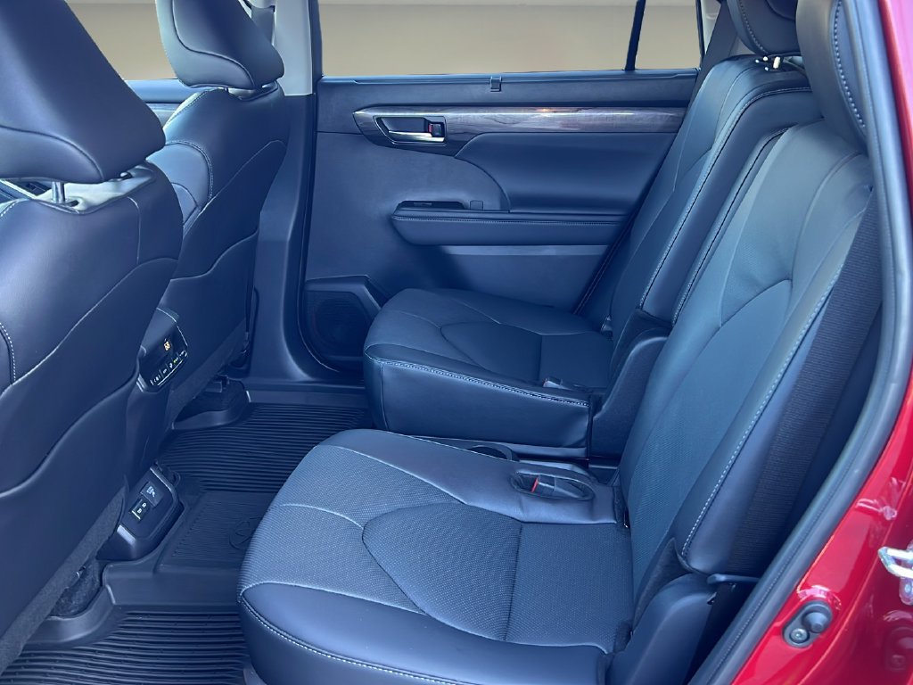 Certified 2026 Toyota Highlander Limited AWD/4WD image 12