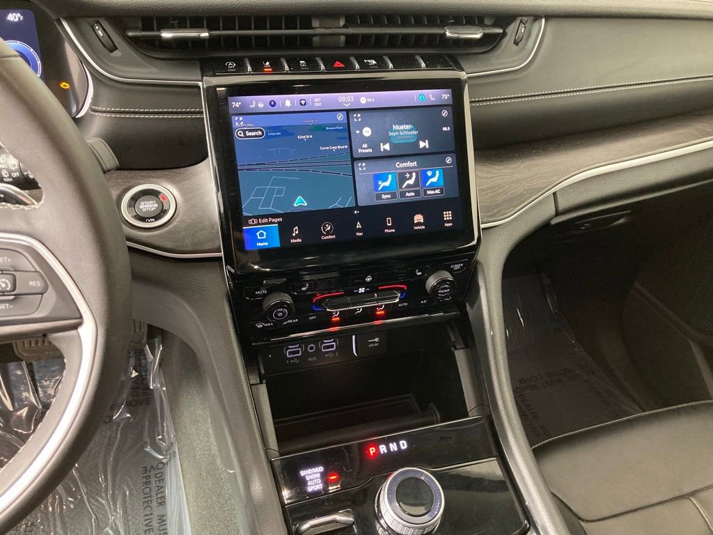 Used 2023 Jeep Grand Cherokee Limited image 2