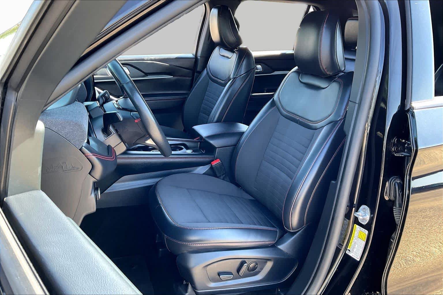 Certified 2025 Ford Explorer ST-Line AWD/4WD image 7