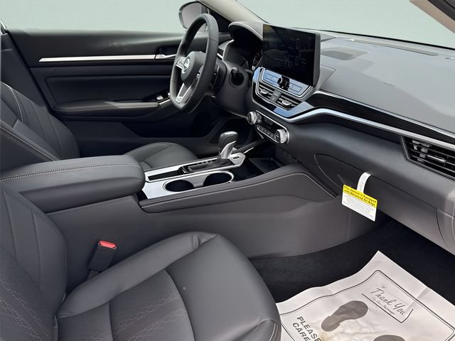 New 2025 Nissan Altima 2.5 SR w/ SR Premium Package FWD image 13