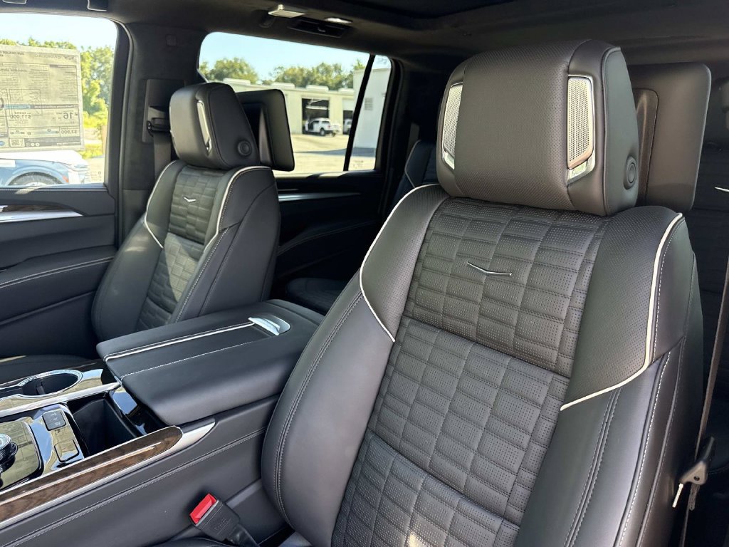 New 2026 Cadillac Escalade ESV Platinum Luxury w/ LPO, Floor Liner Package AWD/4WD image 22