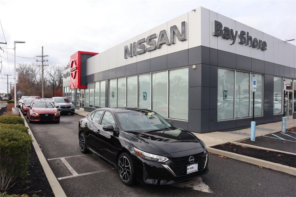 Certified 2025 Nissan Sentra SR w/ SR Premium Package image 2