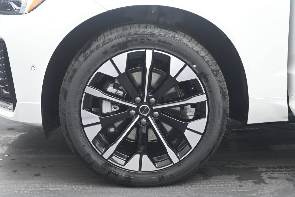 New 2026 Volvo XC60 B5 Plus w/ Climate Package AWD/4WD image 25