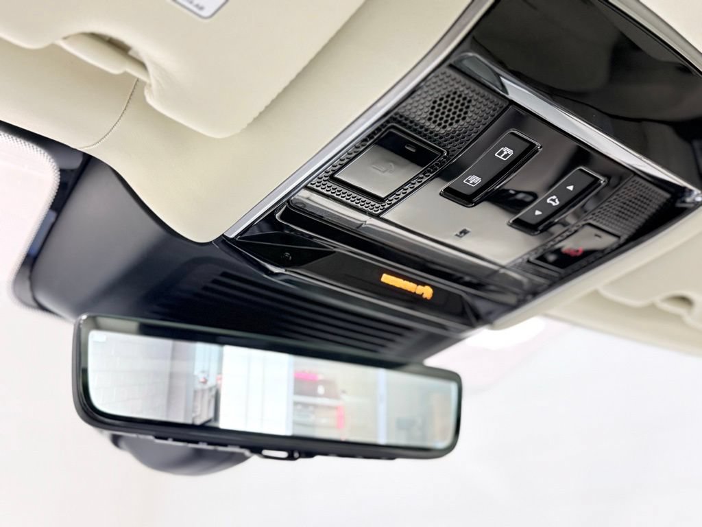 Used 2023 Land Rover Range Rover SV AWD/4WD image 45