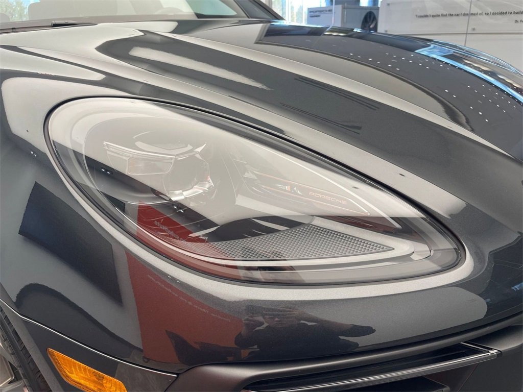 Used 2025 Porsche Macan image 27