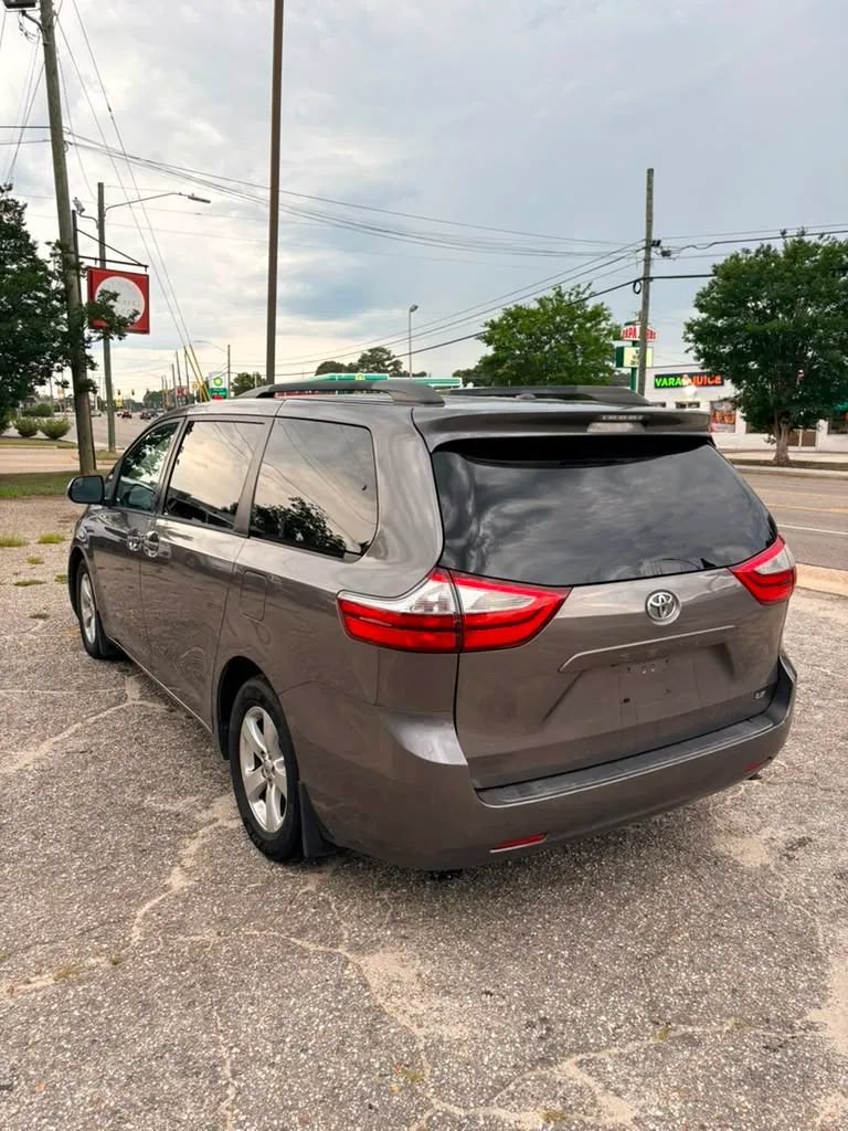 Used 2015 Toyota Sienna LE FWD image 7