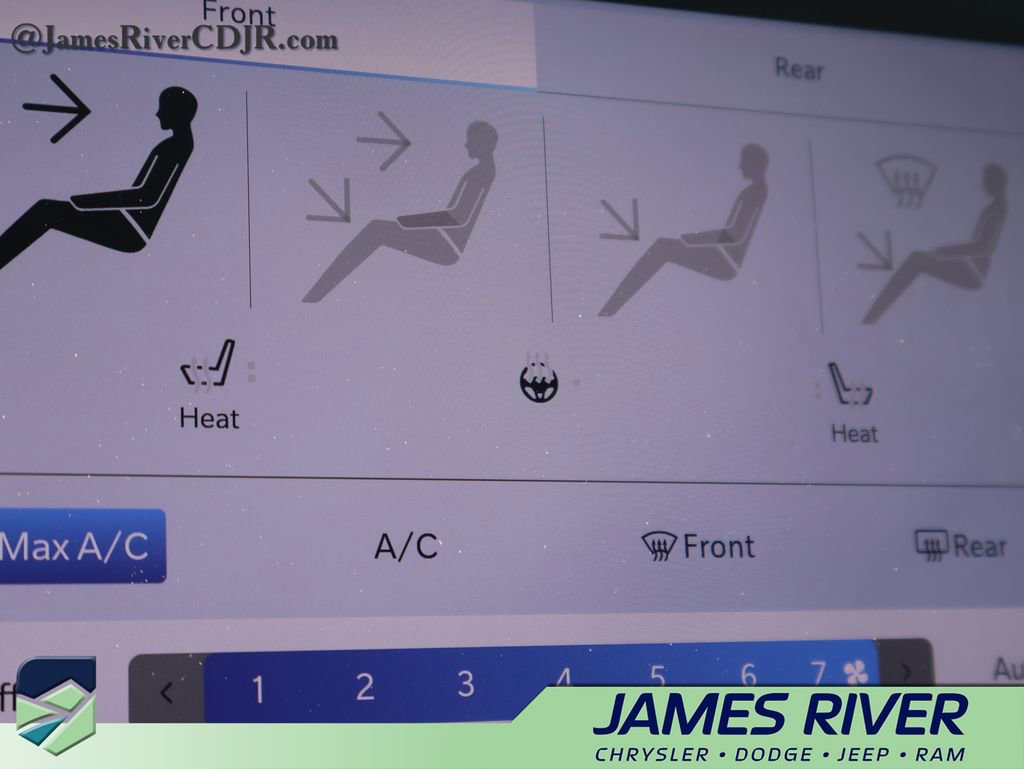 Used 2024 Chrysler Pacifica Touring-L FWD image 35