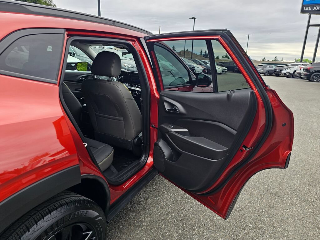 Used 2024 Chevrolet Trax ACTIV w/ Driver Confidence Package FWD image 25
