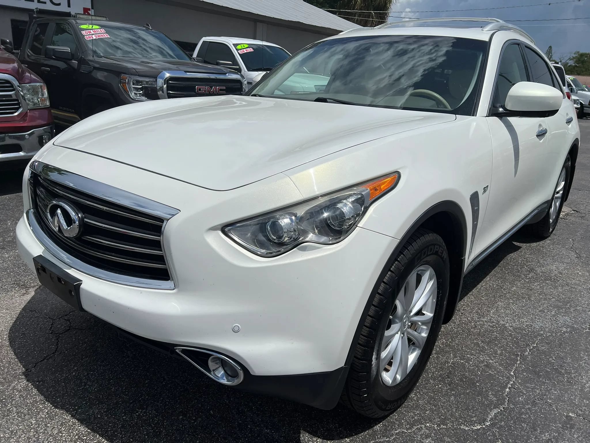 Used 2014 INFINITI QX70 AWD w/ Premium Package image 2