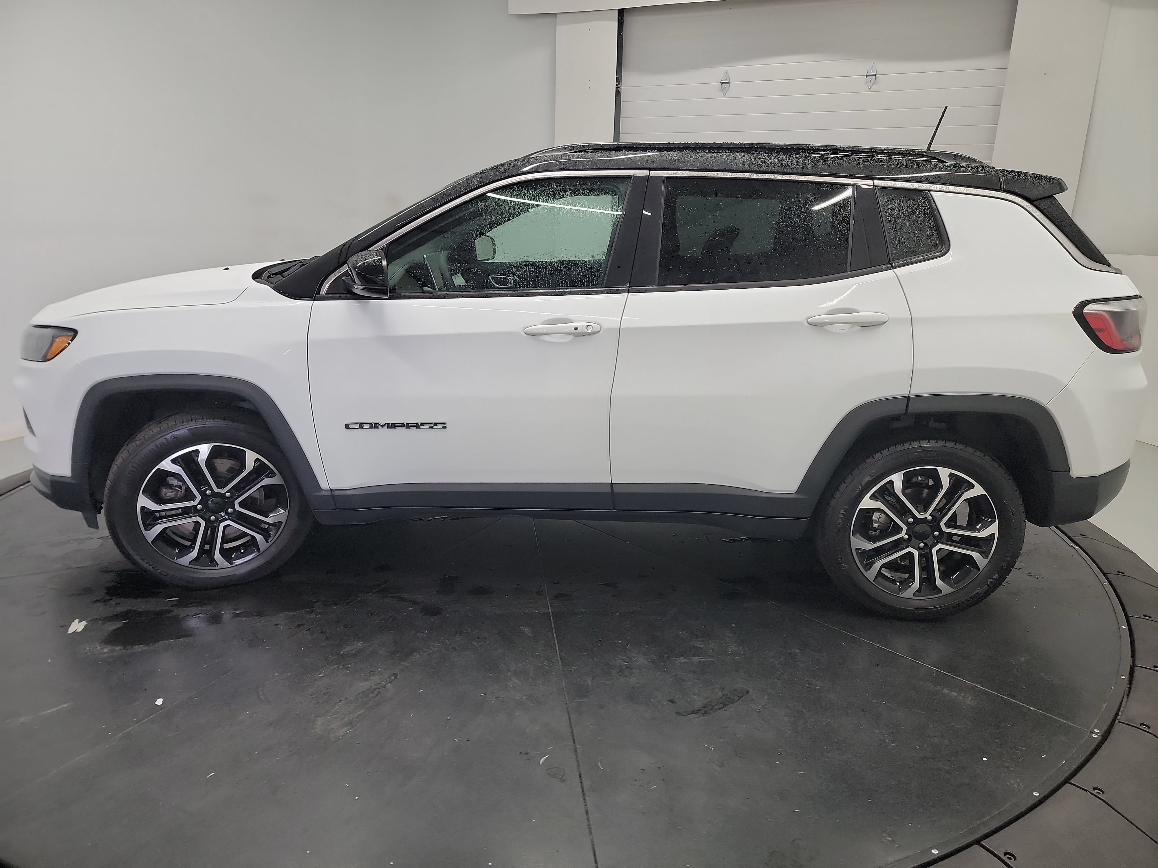 Used 2023 Jeep Compass Limited AWD/4WD image 4