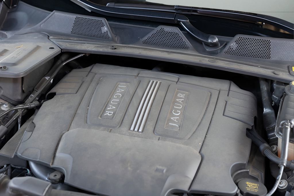 Used 2012 Jaguar XJ L RWD image 92