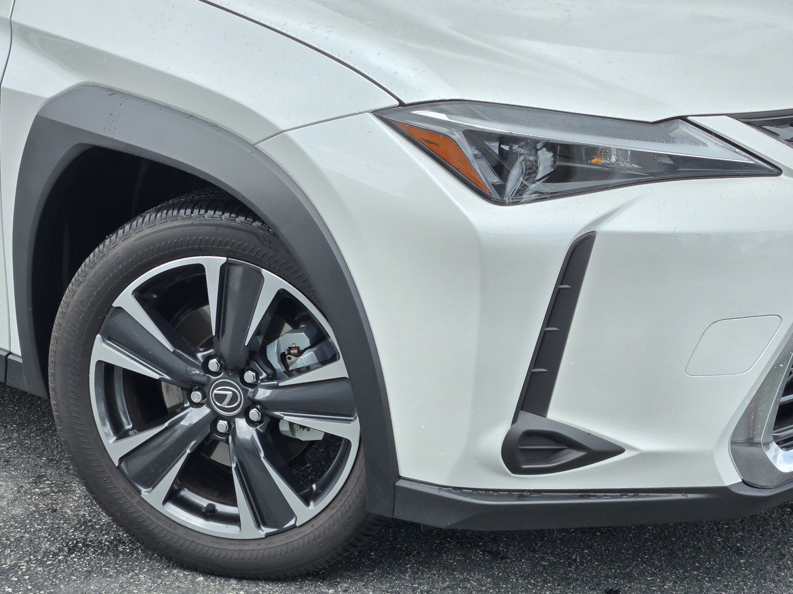 Certified 2025 Lexus UX 300h FWD w/ Accessory Package (Z2) image 9