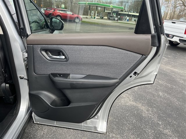 Used 2021 Nissan Rogue SV AWD/4WD image 34