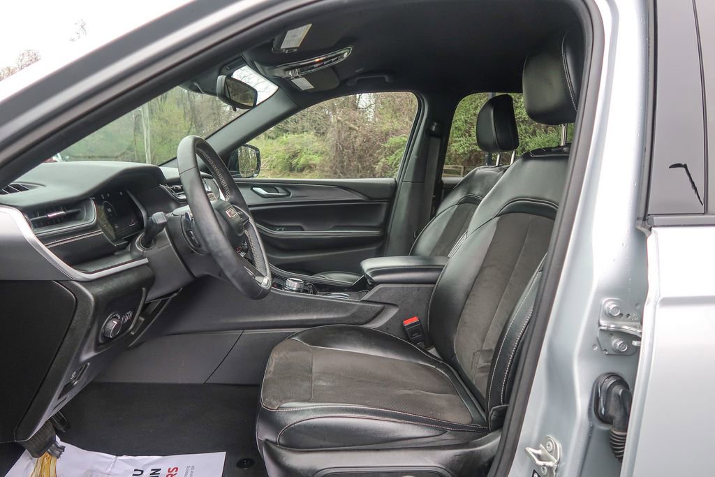 Used 2023 Jeep Grand Cherokee L Laredo RWD image 24