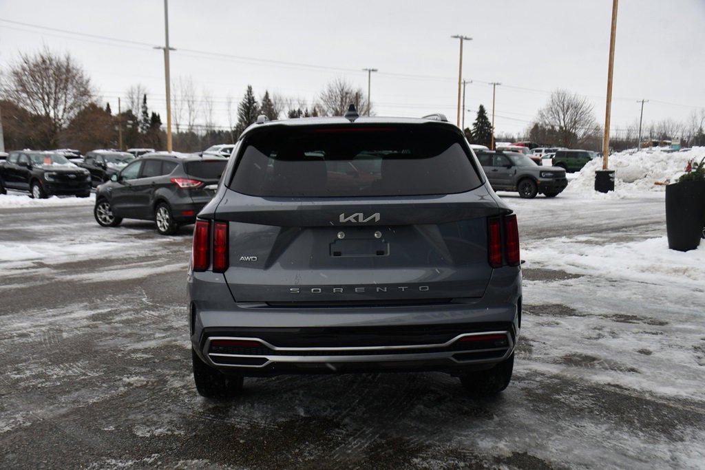 Used 2022 Kia Sorento SX image 5