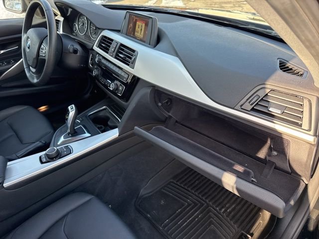 Used 2017 BMW 320i xDrive Sedan image 25