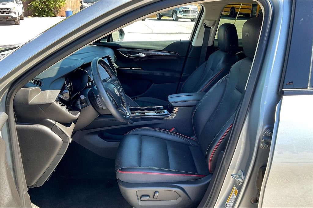 Used 2023 Buick Envision Essence w/ Sport Touring Package FWD image 21