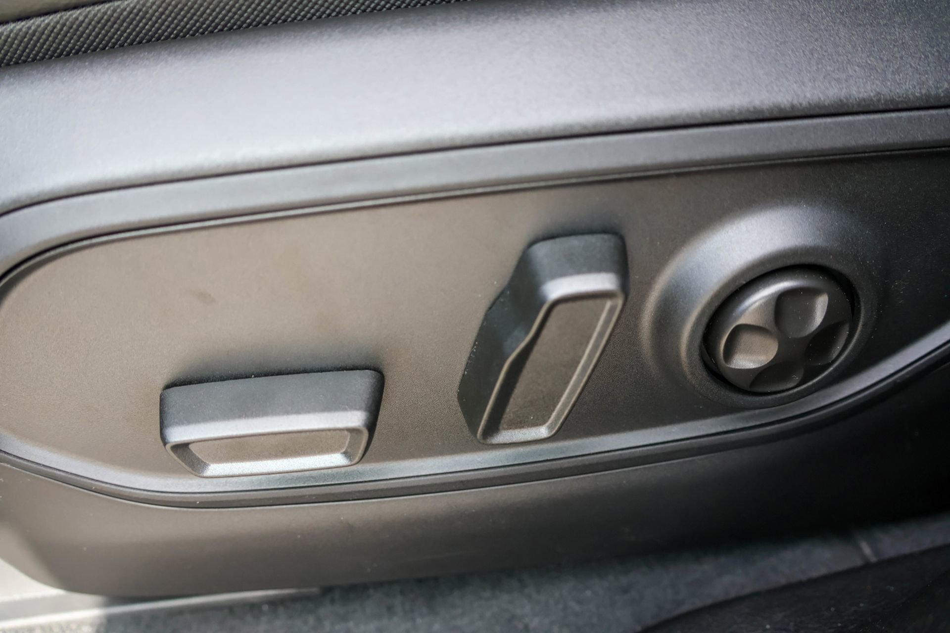 New 2026 Jeep Grand Cherokee L Limited w/ Limited Altitude Package image 6