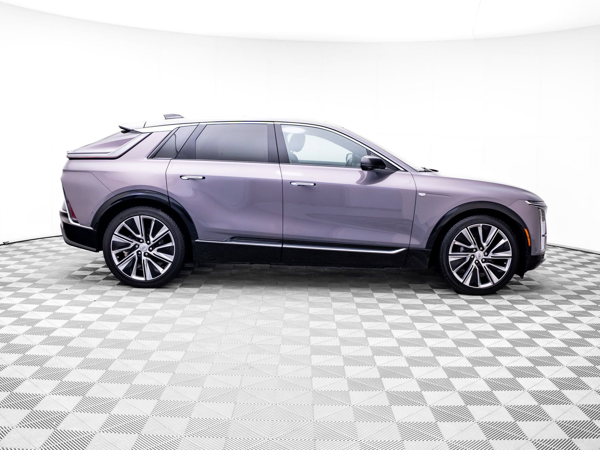 Certified 2025 Cadillac Lyriq Luxury w/ LPO, Floor Liner Package AWD/4WD image 7