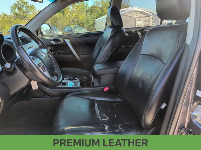 Used 2012 Toyota Highlander SE w/ Tow Pkg FWD image 14