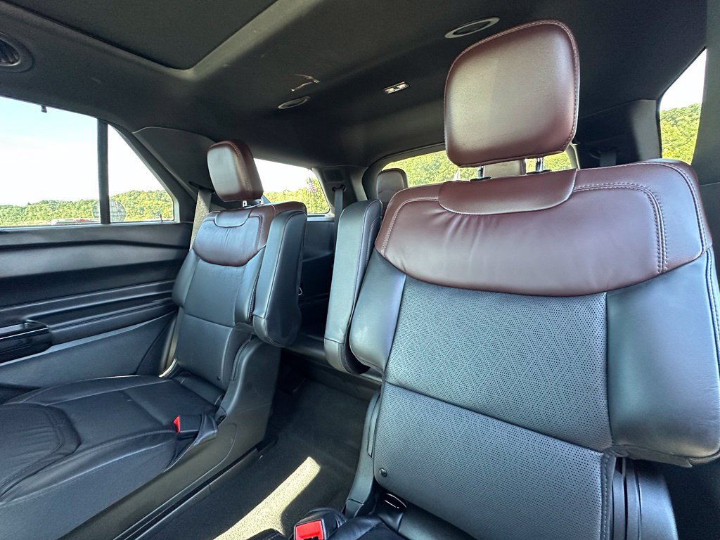 Used 2023 Ford Explorer Platinum w/ Technology Package AWD/4WD image 20