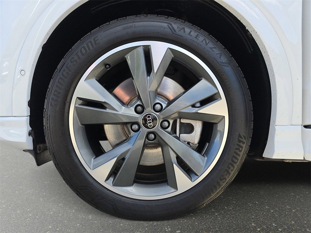 Used 2024 Audi Q4 e-tron Prestige image 37