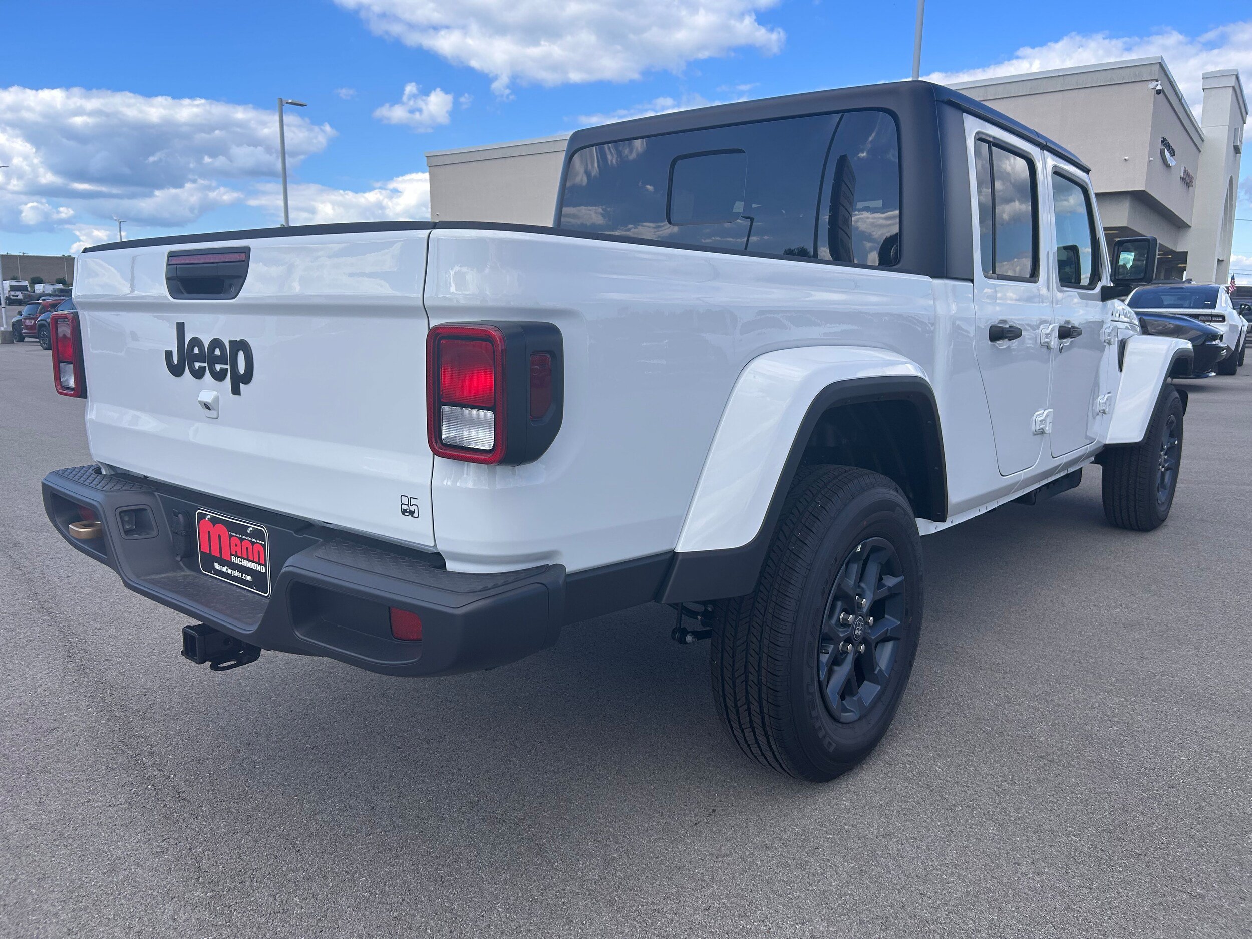 New 2026 Jeep Gladiator Sport AWD/4WD image 3