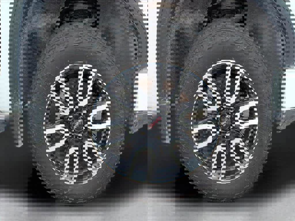 Used 2024 GMC Sierra 1500 AT4 w/ Technology Package image 6