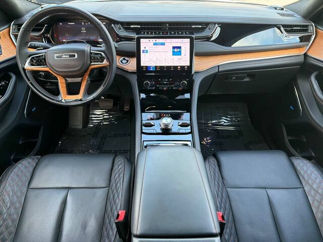 Used 2024 Jeep Grand Cherokee L Summit AWD/4WD image 17