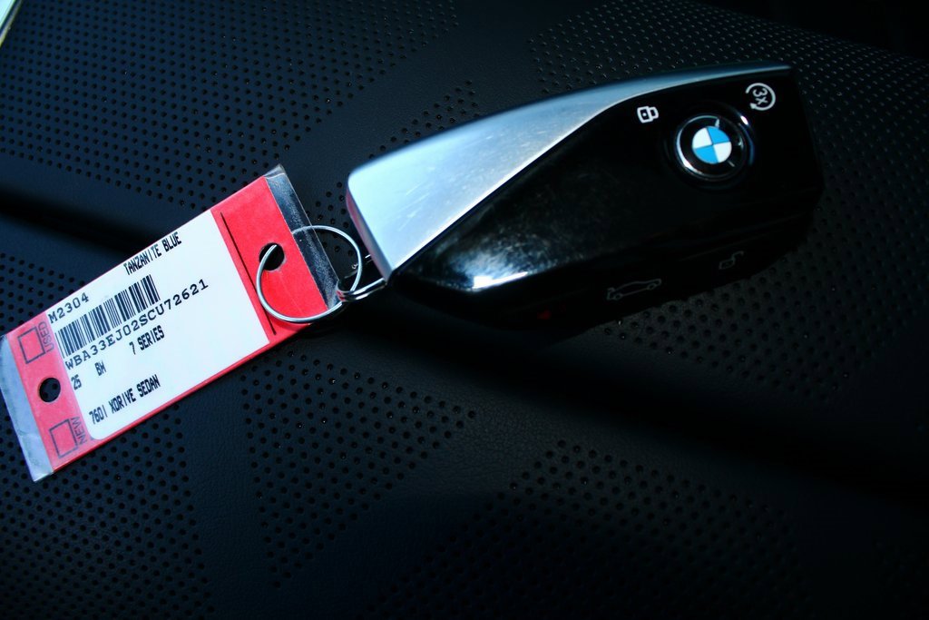 Used 2025 BMW 760i xDrive w/ Executive Package image 20