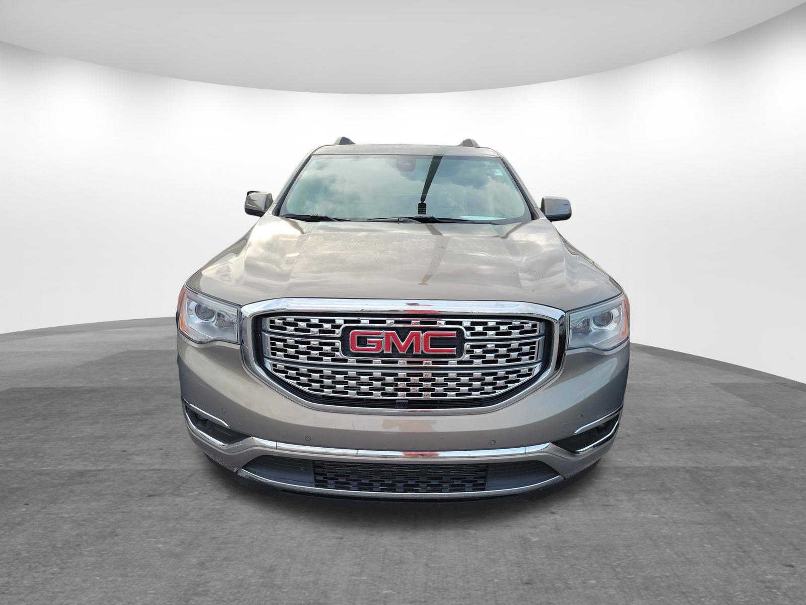 Used 2019 GMC Acadia Denali w/ Technology Package FWD image 2