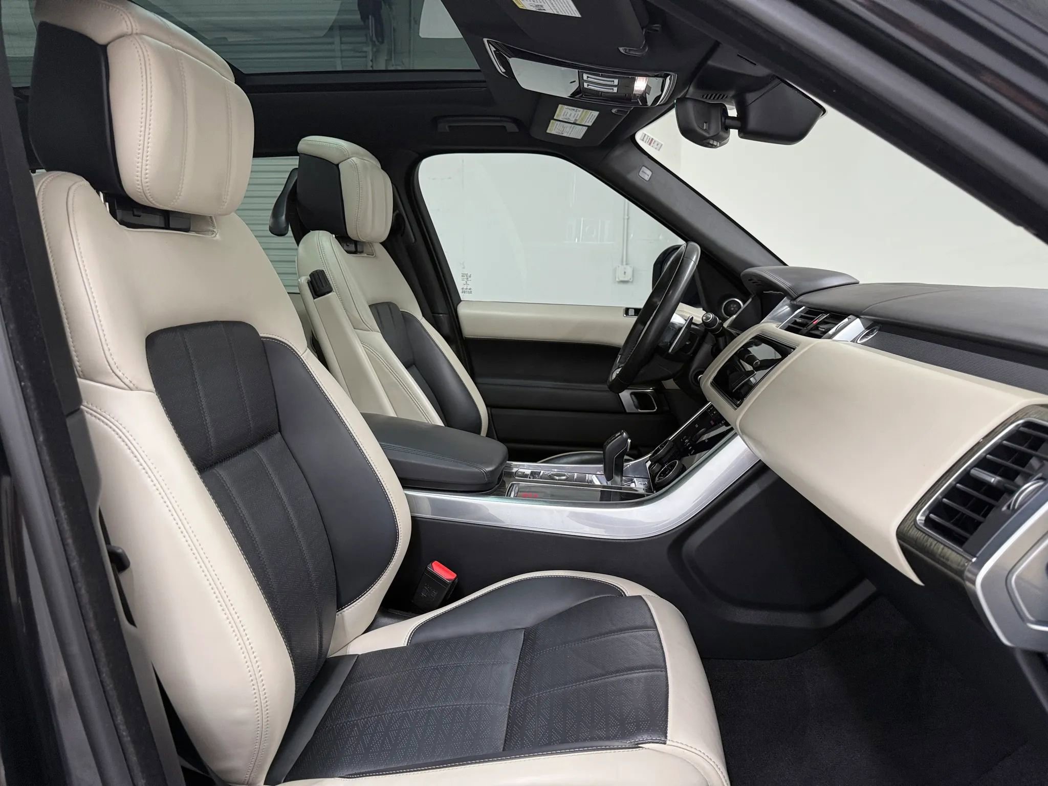 Used 2019 Land Rover Range Rover Sport HSE Dynamic image 12