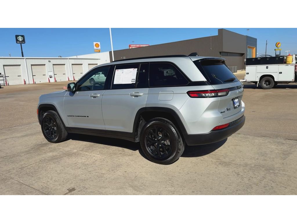 Used 2024 Jeep Grand Cherokee Altitude AWD/4WD image 6