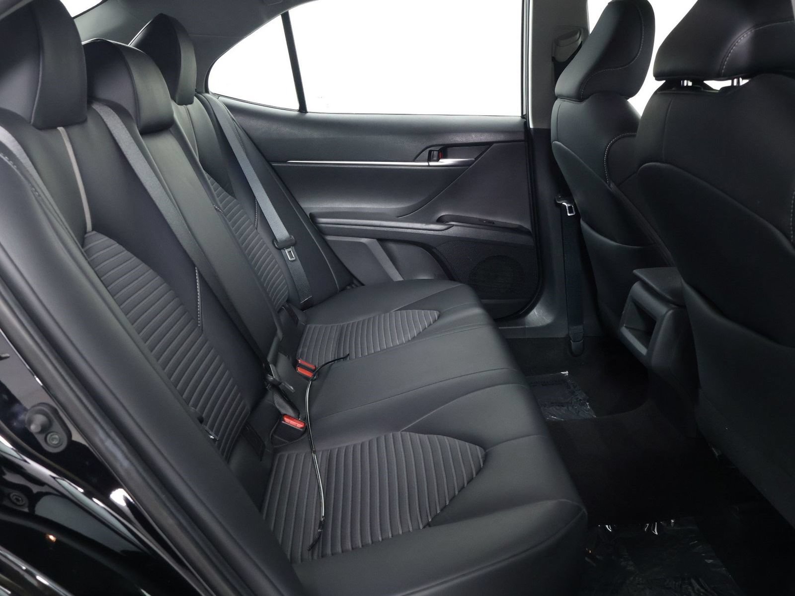Used 2018 Toyota Camry SE FWD image 29