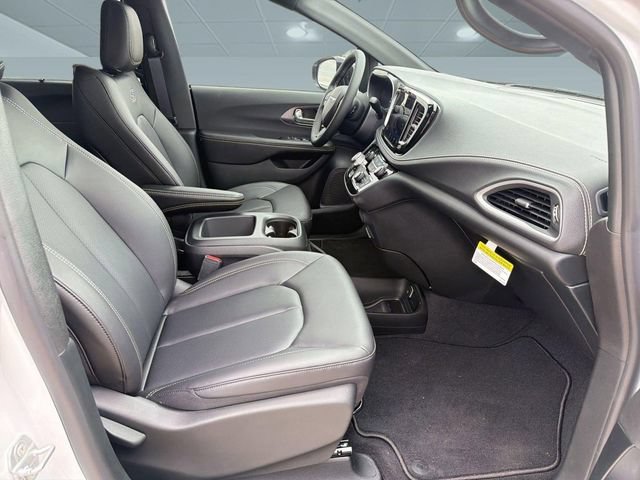 New 2026 Chrysler Pacifica Select w/ S Appearance Package FWD image 29