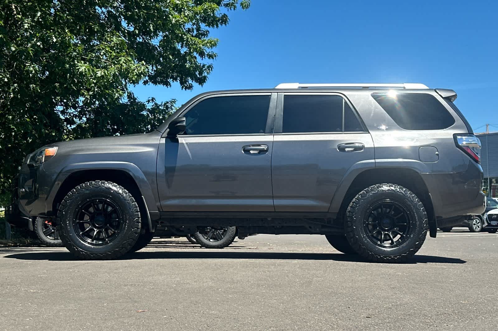 Used 2018 Toyota 4Runner SR5 Premium AWD/4WD image 5