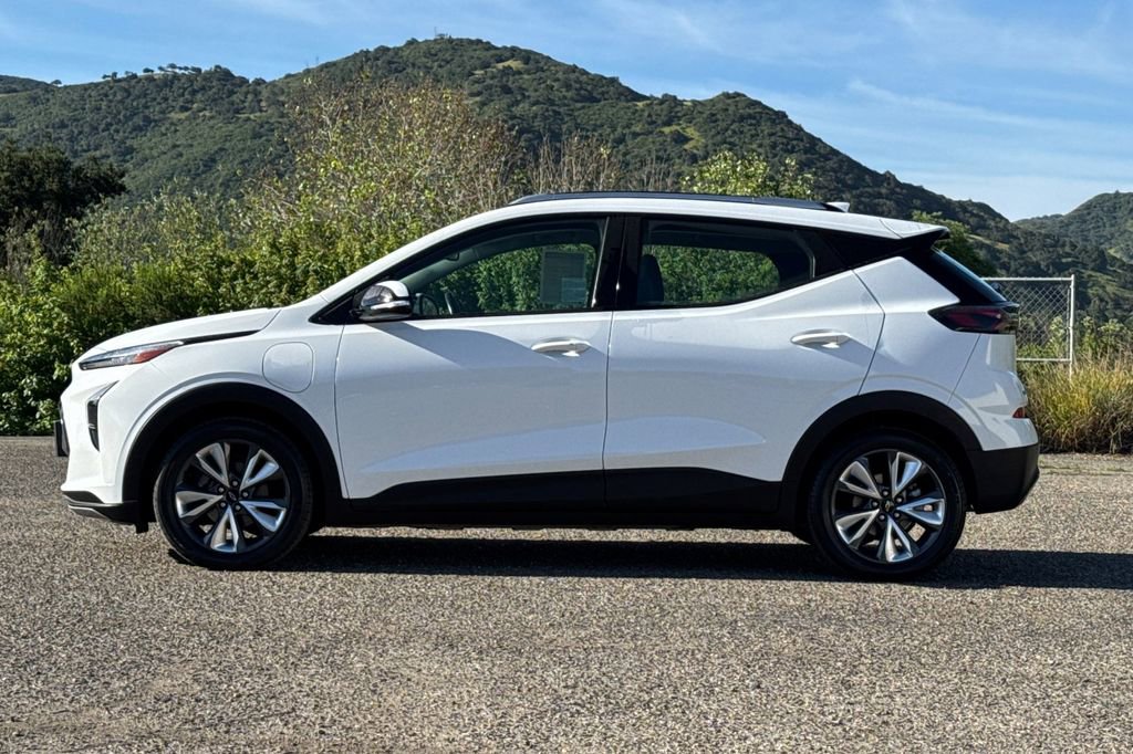 Certified 2023 Chevrolet Bolt EUV LT w/ Convenience Package image 7