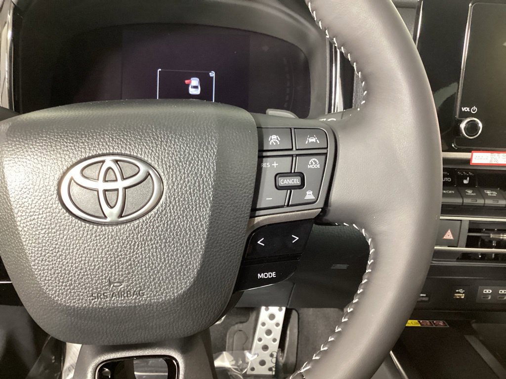 Used 2026 Toyota Camry SE w/ Convenience Package FWD image 14