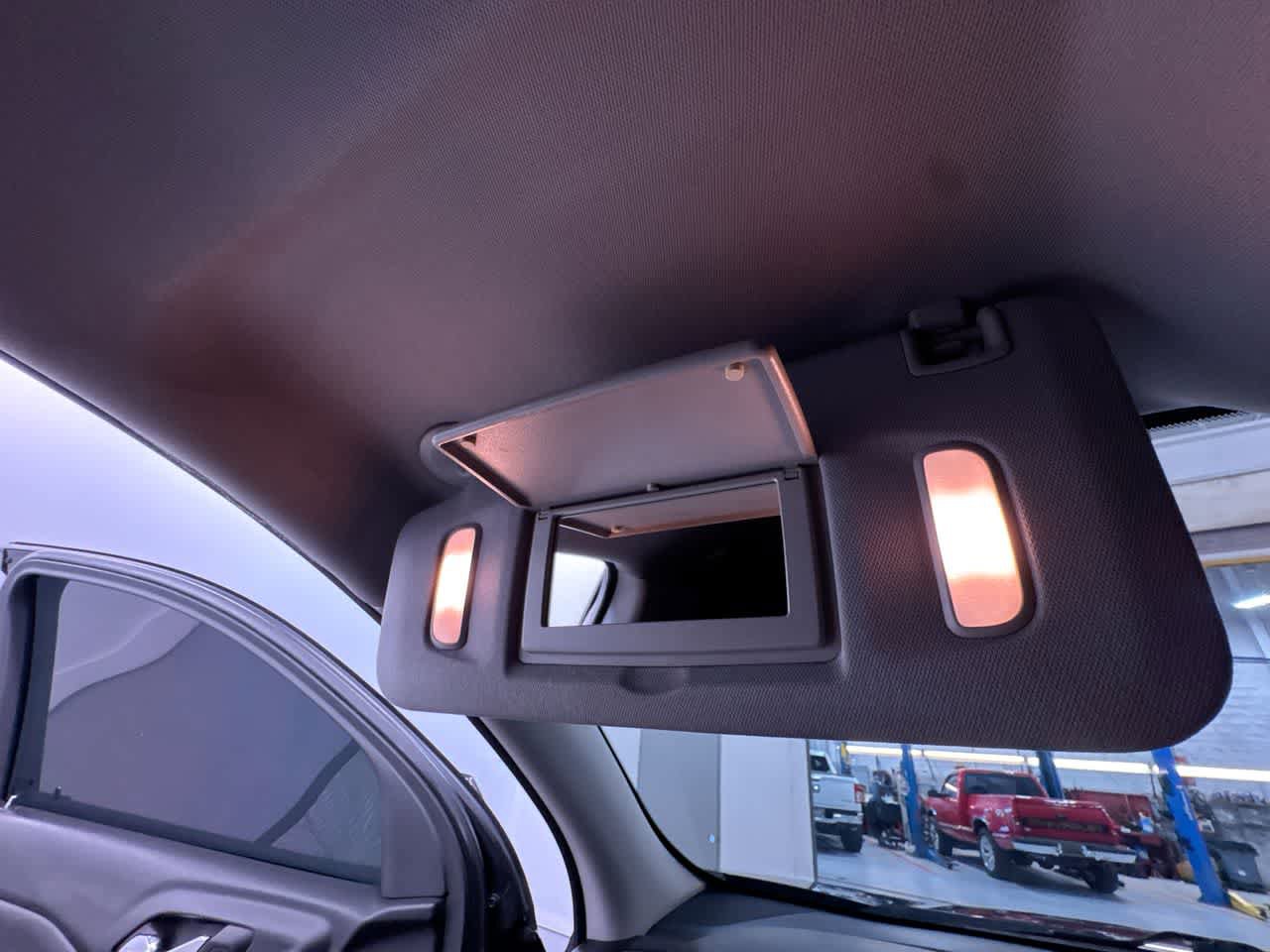 Used 2018 GMC Acadia SLE FWD image 32