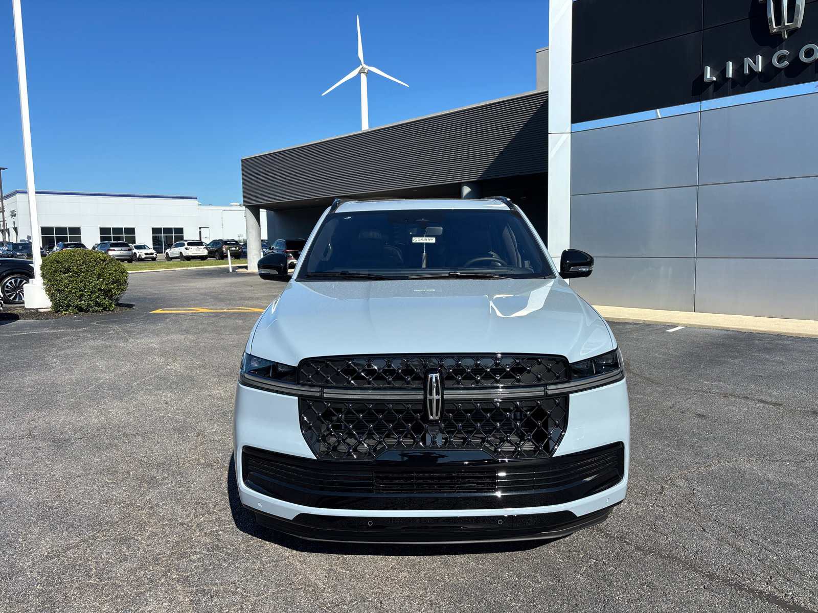 New 2025 Lincoln Navigator Reserve w/ Jet Appearance Package image 2