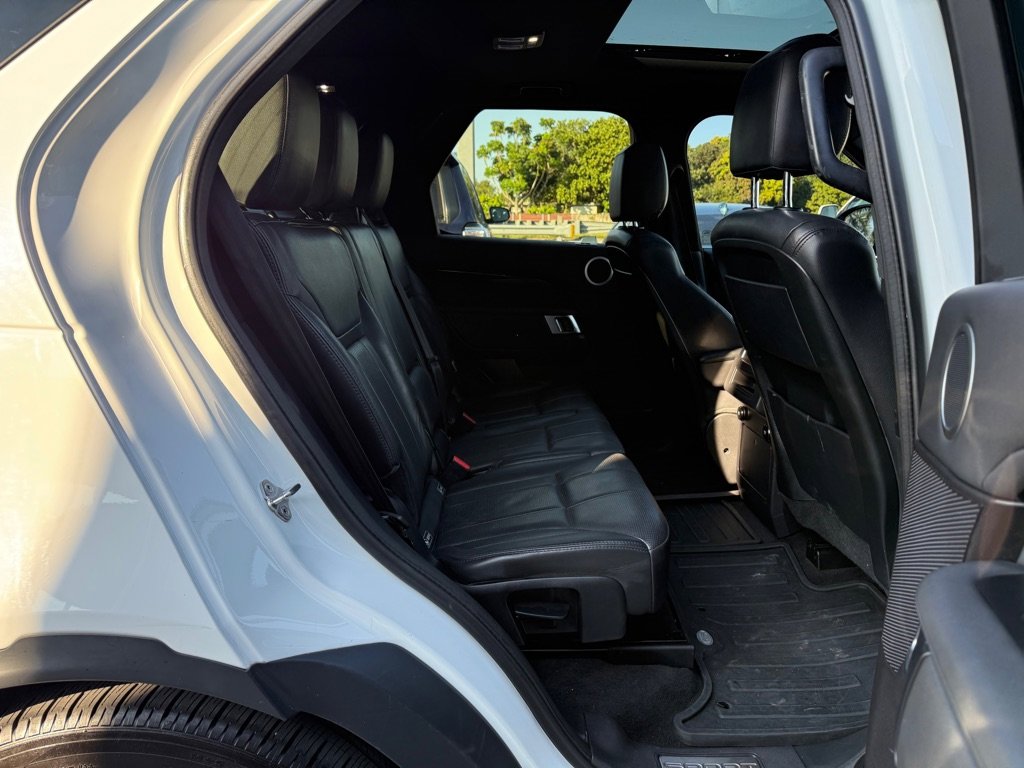 Used 2019 Land Rover Discovery SE image 38